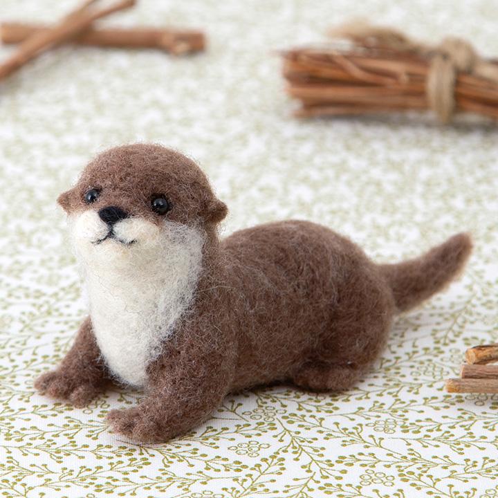 Hamana Wool Felt Kit: Animals Made with Needle Felting - Otter H441-500