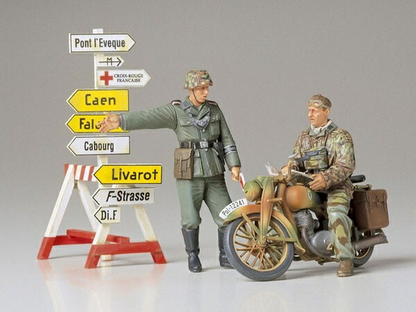TAMIYA 1/35 Military Miniature Series No.241 German Army Military Motorcycle Field Messenger Set Plastic Model Kit 35241