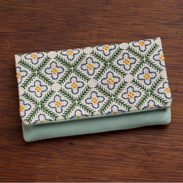 Lucian “Ground Stitch” Fabric Accessories Card Case: Blue Flowers and Lattice 2306