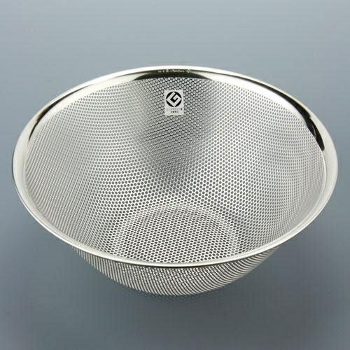 Sori Yanagi Punching Strainer Tsubame Sanjo Stainless Steel Colander, 27cm Made from a single sheet of stainless steel with punched holes for excellent drainage and resistance to clogging Dishwasher safe 18-8 stainless steel