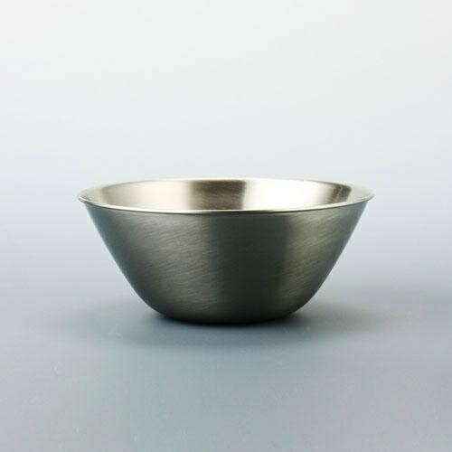 Sori Yanagi Stainless Steel Bowl Designed based on feedback from culinary experts and homemakers Tsubame Sanjo Stainless Steel Bowl, 19cm Designed to minimize dripping when pouring liquids from the bowl Dishwasher safe 18-8 stainless steel