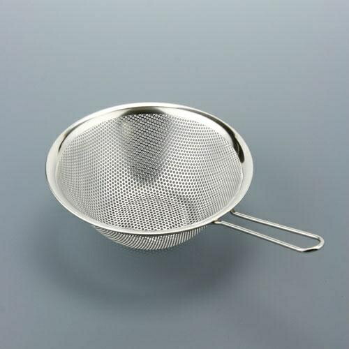 Sori Yanagi Punching Strainer Tsubame Sanjo Stainless Steel Handled Strainer 19cm Made from a single sheet of stainless steel with punched holes for excellent drainage and resistance to clogging Dishwasher safe 18-8 stainless steel
