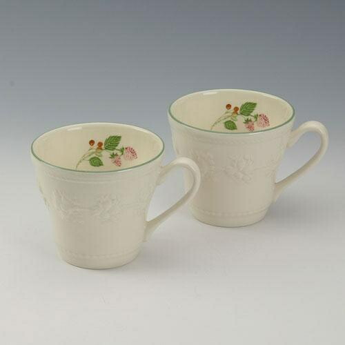 Wedgwood Festivity Raspberry Pair of Mugs 350ml Porcelain Wedding Gift Present 1054004