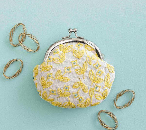 Totsuka Embroidery × Seito-sha Free Stitch Kit Starry Night Embroidery Notebook 533 Gamakuchi Coin Purse with Floral Frame