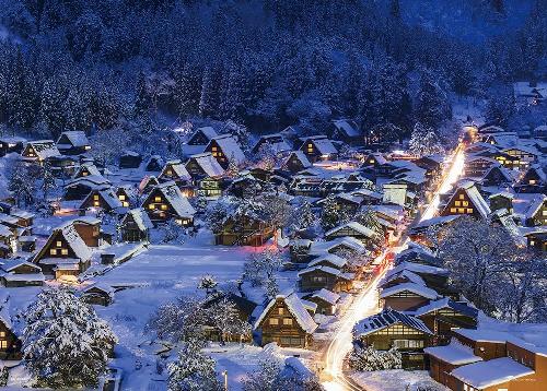 Yanoman 500-Piece Jigsaw Puzzle: Japanese Scenery - Shirakawa-go at Night (Gifu) (38x53cm) 05-1081 Includes: Piece Request Postcard, Glue, Spatula, Service Card, Jigsaw Puzzle Instructions