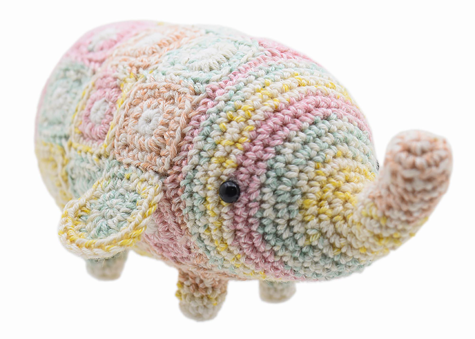 NASKA Amigurumi Kit: Kurt the Elephant (Knife Maker Used) Design: Elta Design (Takeda Hiroko) HT-31