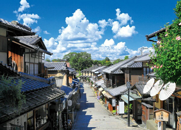 Yanoman 500-Piece Jigsaw Puzzle: Japanese Scenery - Summer Clouds and Ninenzaka (Kyoto) (38x53cm) 05-1065 Includes: Piece Request Postcard, Adhesive, Spatula, Service Card, Jigsaw Puzzle Instructions