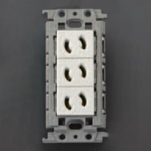 125V/15A Flush-Mount Outlet (3-Pole/Non-Removable) [Insulated Frame]  50.1×110mm