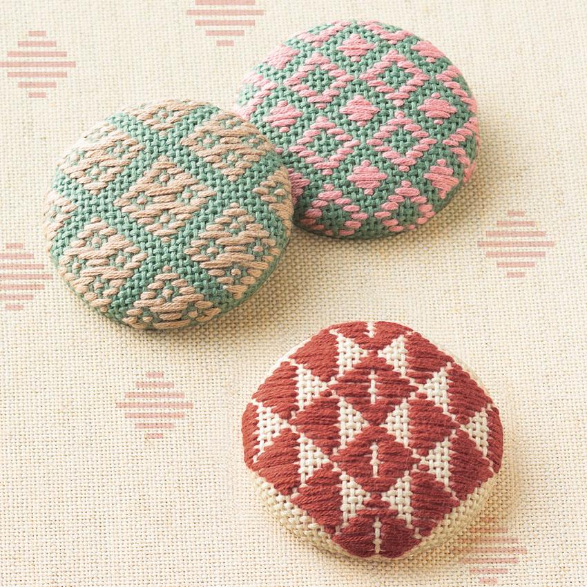 Olimpas Silk Kogin Stitching Kit: Round Brooch Nagomi No.103