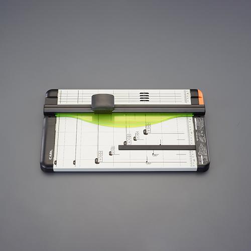 CITIZEN Wall Clock with Temperature & Humidity Gauge 8RZ199-019\nDespite its large size—approximately 30cm tall and 40cm wide—this easy-to-read radio-controlled clock fits flush against the wall at just 2.4cm thick. The color scheme features a bright silver finish. Brand Name: RHYTHM Material: Plastic Size: 27.9 × 40.7 × 2.4 cm Power Source: 4 AA alkaline batteries (sold separately) Movement: Radio-controlled Functions: 12/24-hour display switch / Temperature display (-9.9°C to 50°C) / Humidity 