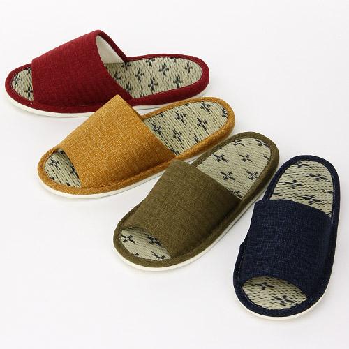 Cross-Pattern Tatami Mat with Slippers M