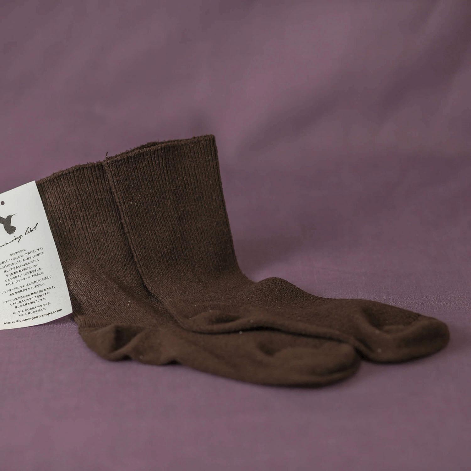 HUMMING BIRD Non-Elastic Silk Ribbed Socks - Dark Brown