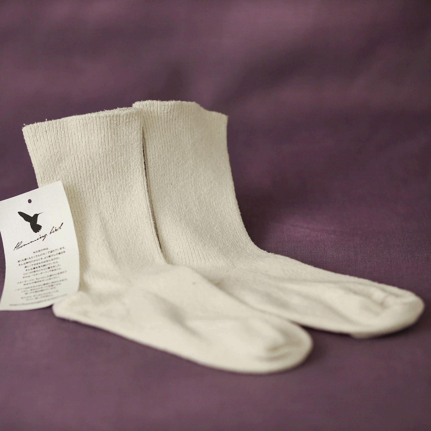 HUMMING BIRD Non-Elastic Silk Ribbed Socks Ivory