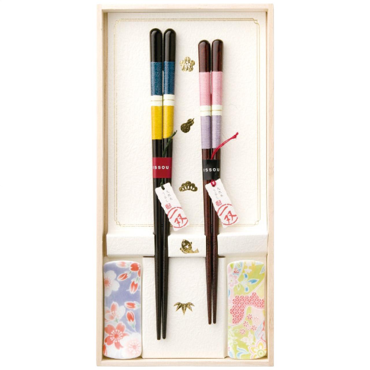 Isida Pair of Chopsticks with Hyakufuku Paulownia Box and Chopstick Rest, Married Couple Style, Arima (1 set of 23cm chopsticks, 1 set of 21cm chopsticks, natural wood with lacquer finish, 2 chopstick rests 7.2×2.8cm, ceramic) 4119-069