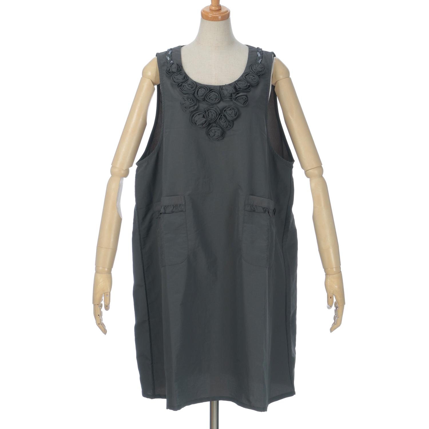 Nylon Rose Motif Back Elastic Apron