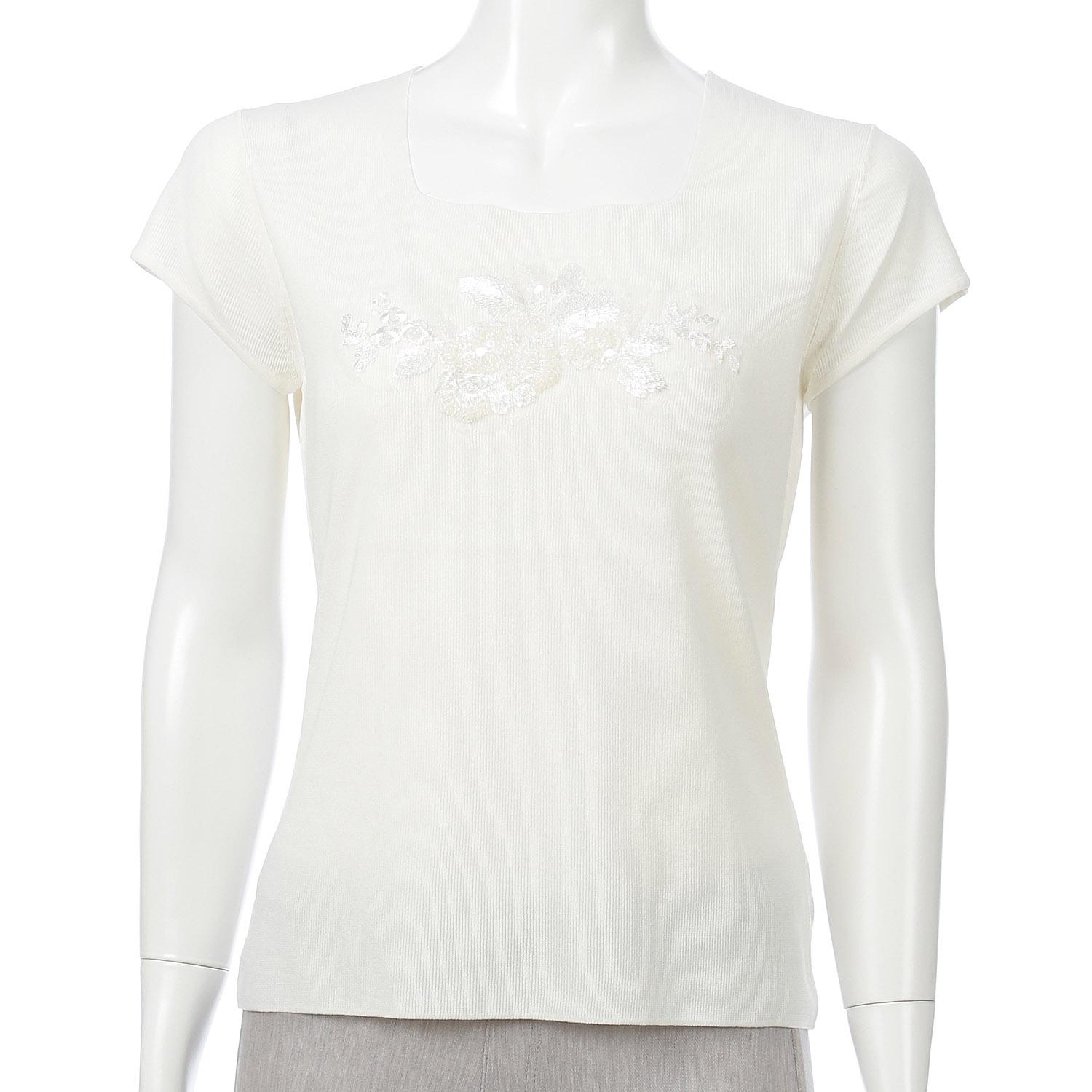 Super Beauty Short-Sleeve Knit with Sequin Embroidery at the Neckline