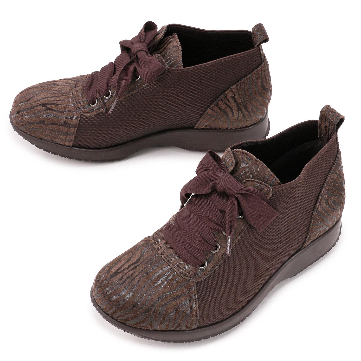 LA MODA PUT PUT Lace-Up Stretch Shoes