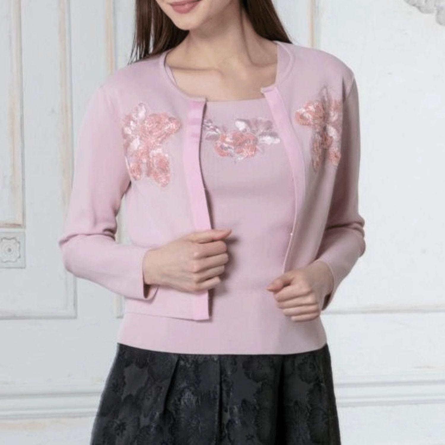 Super Beauty Sequin-Embroidered Sleeveless Knit Top with Neckline Detail Size 40