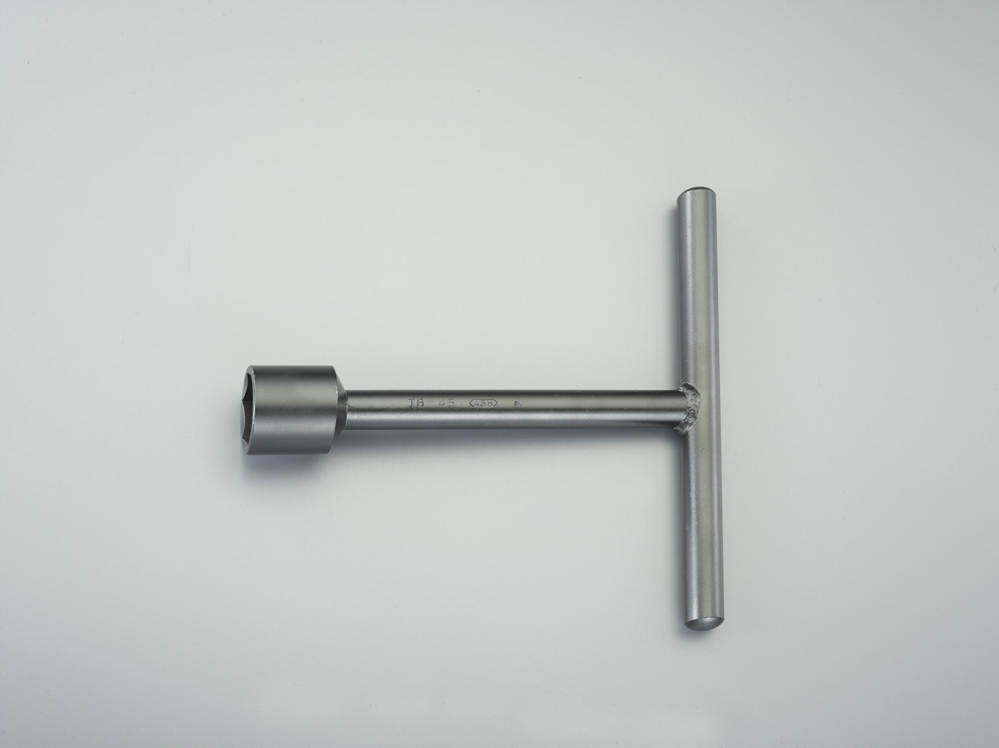 Champion-100% Recycled Polyester-Script Logo-Zip Hooded Jacket-C3-CSC11\nDescription\\n\\nThis zip-up jacket is made from environmentally conscious 100% recycled polyester and features water-repellent functionality. Wind resistance and warmth are further enhanced by the brushed tricot lining and elastic cuffs and hem. The front zipper can be pulled up to the neck, providing full coverage around the neckline. This is effective for sun protection and preventing cold air from entering. The sides fe