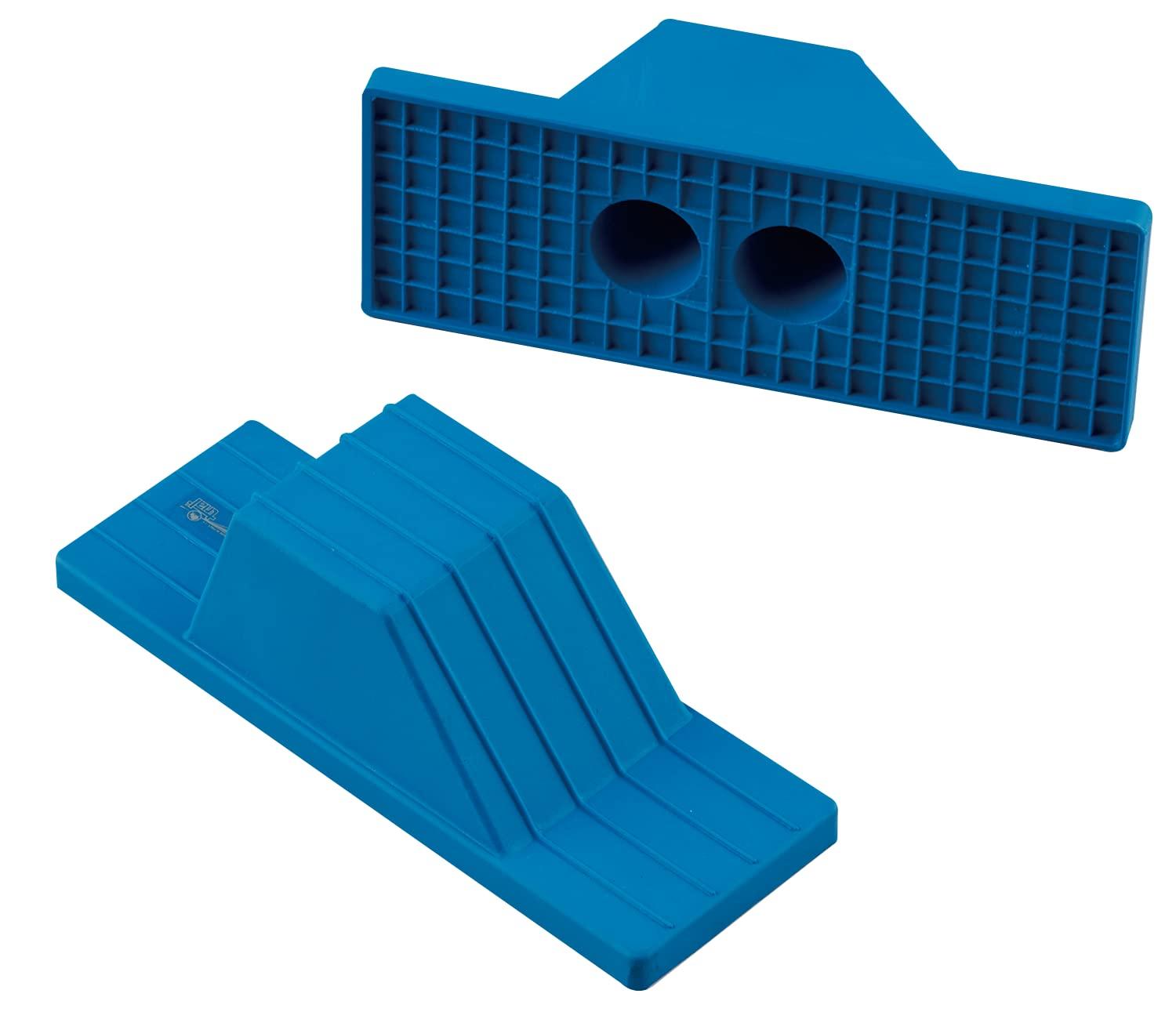 Champion-100% Recycled Polyester-Script Logo-Zip Hooded Jacket-C3-CSC11\nDescription\\n\\nThis zip-up jacket is made from environmentally conscious 100% recycled polyester and features water-repellent functionality. Wind resistance and warmth are further enhanced by the brushed tricot lining and elastic cuffs and hem. The front zipper can be pulled up to the neck, providing full coverage around the neckline. This is effective for sun protection and preventing cold air from entering. The sides fe