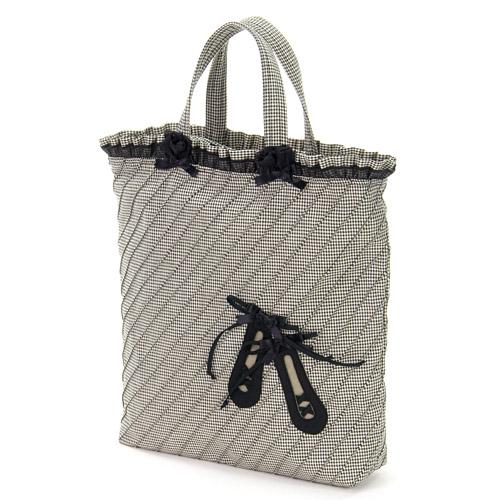 Diagonal Pin-Tuck Toe Shoe Patchwork Tote Bag Black × White