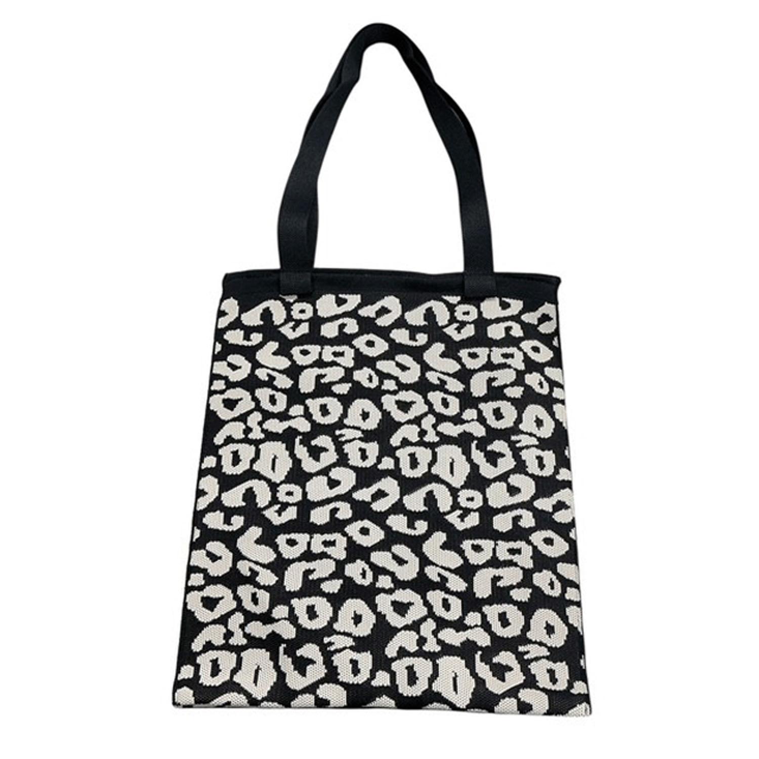 Patterned knit tote bag in black leopard print