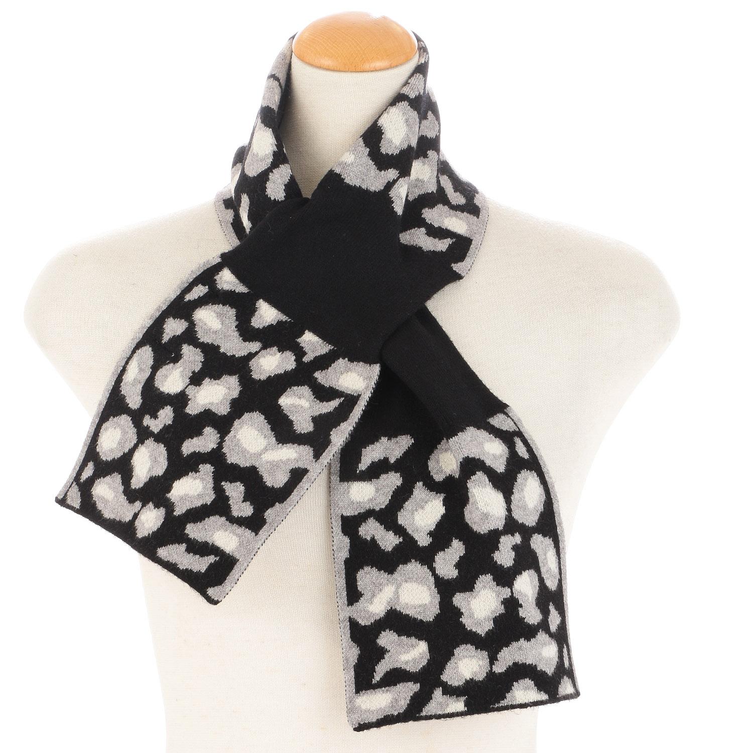 Knit Slip-On Scarf Leopard
