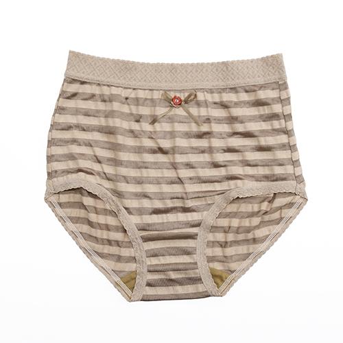 TUNIC Soccer Border Shorts Size M E Mocha