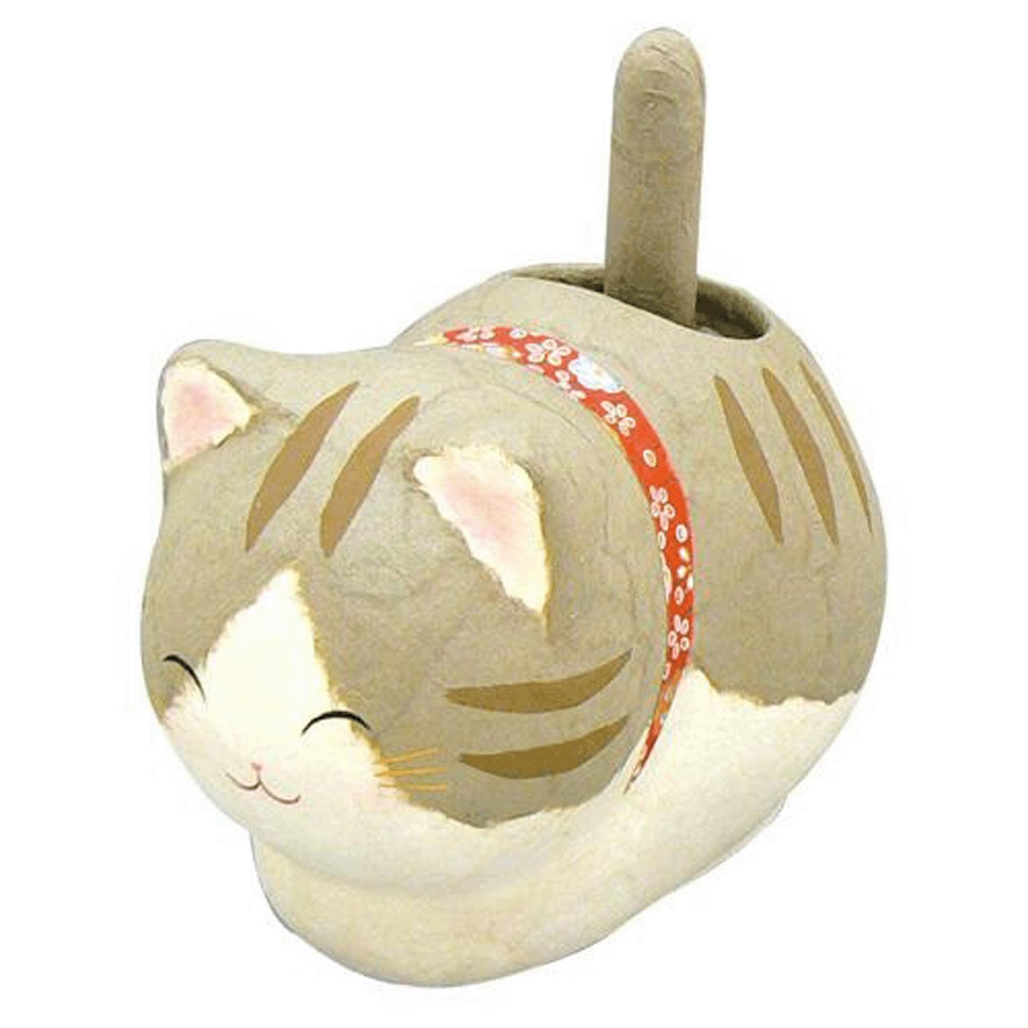 太阳能和纸坐猫　D